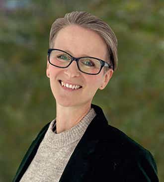 picture of kate lewis, richardson's cheif product officer with trees in background